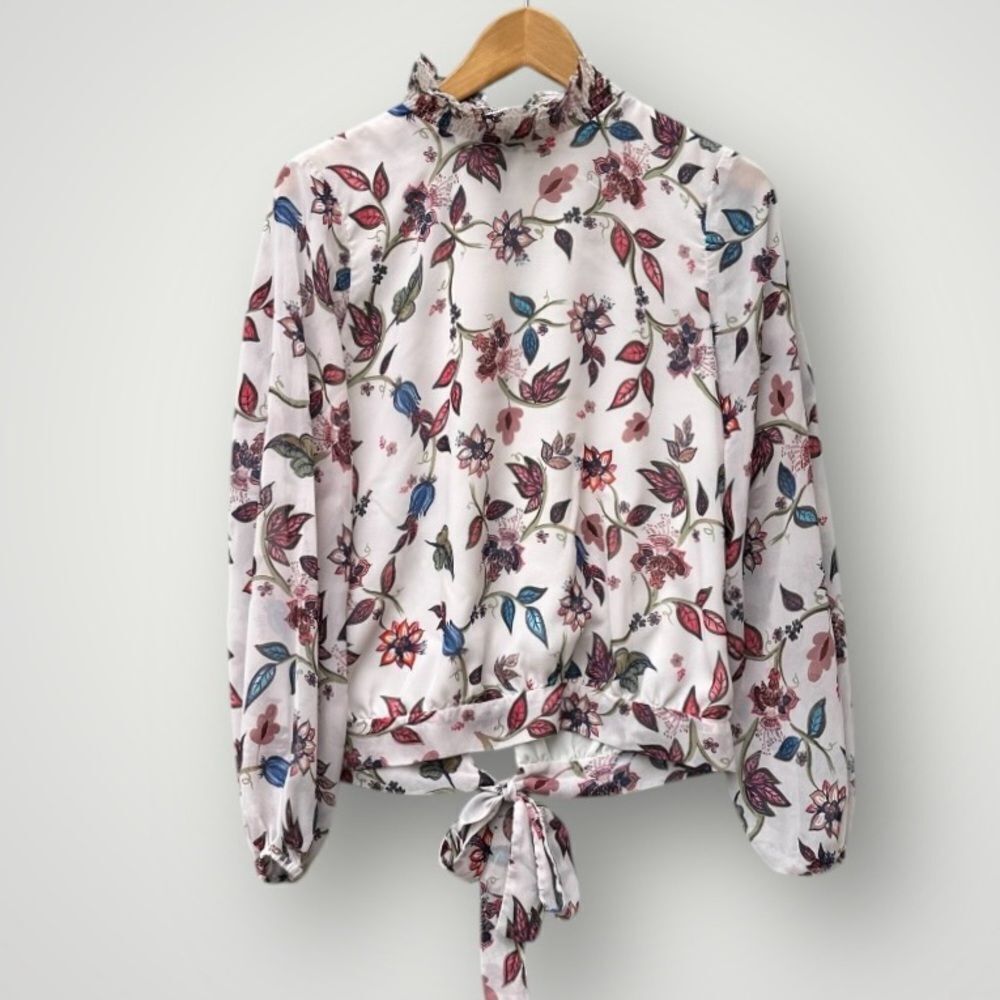 🎉5 for $45 🎉 Waverly Grey Floral Top Blouse Shirt Size XS